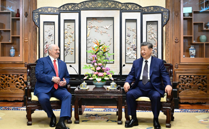 习近平会见白俄罗斯总统卢卡申科