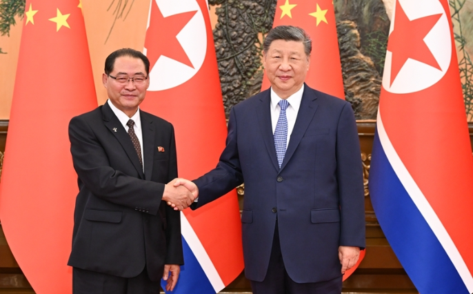 习近平会见朝鲜内阁总理朴泰成