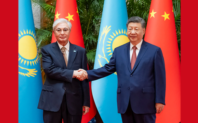 习近平会见哈萨克斯坦总统托卡耶夫