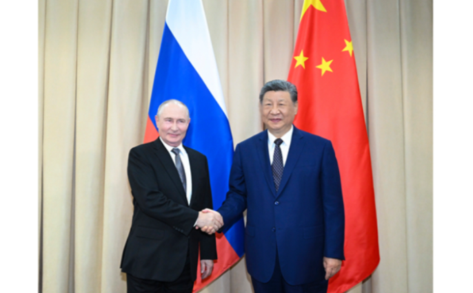 习近平会见俄罗斯总统普京