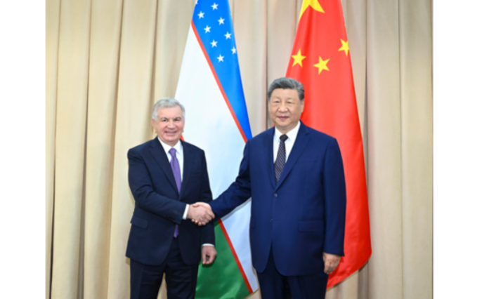 习近平会见乌兹别克斯坦总统米尔济约耶夫