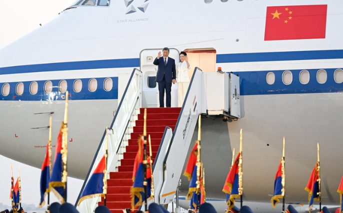 习近平抵达开罗对埃及进行国事访问