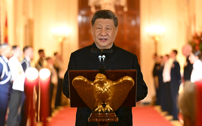 习近平和彭丽媛出席特朗普总统夫妇举行的欢迎国宴