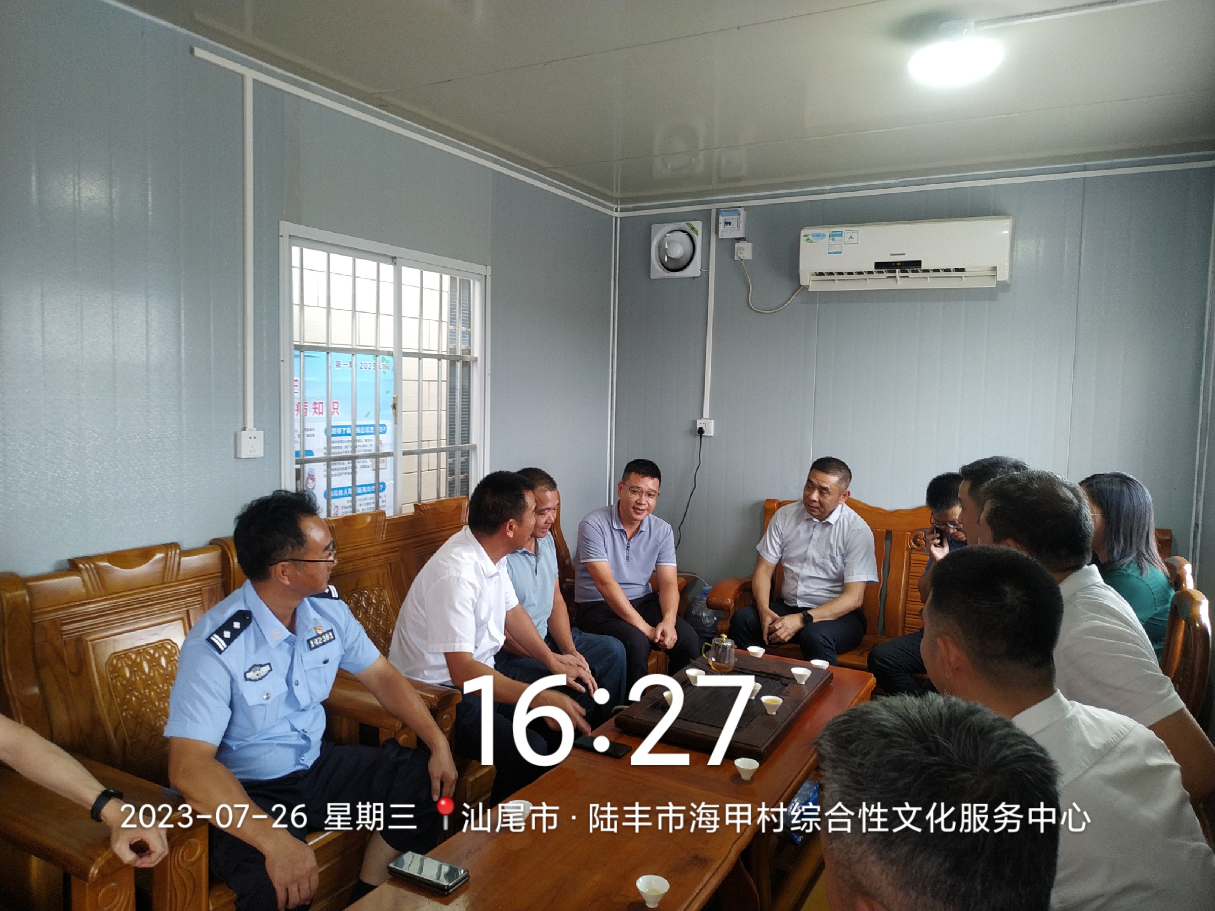 卢承恒同志一行赶赴海丰县可塘镇上达村,与该镇党委书记陈若龙,村委