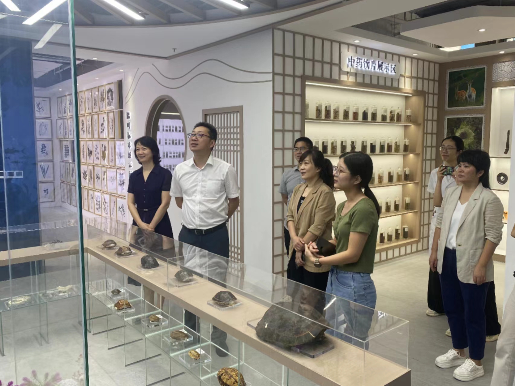 2024.7.9 深圳市药品检验研究院一行到市食药检所开展走访调研.jpg