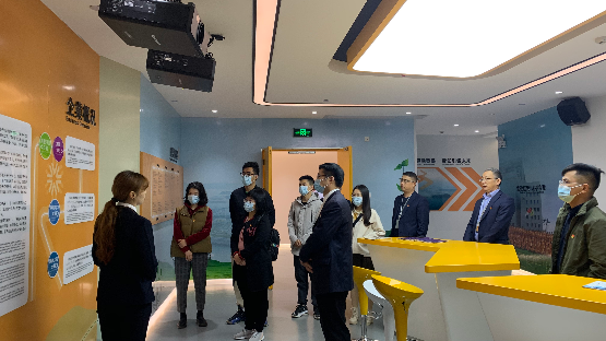参观展厅.jpg